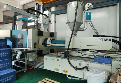 650 tons injection molding machine processing